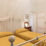 Casa Ciculino 8, Emma